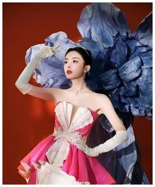 新疆美女古力娜扎性感迷人惊艳!