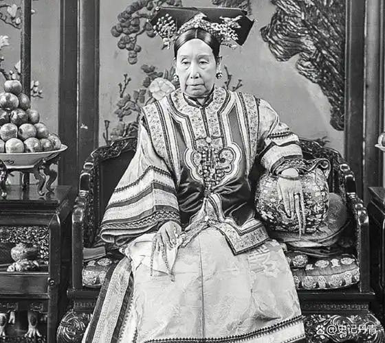 晚清慈禧太后真实相貌老照片:眉目间充满杀气,气场强大不怒自威