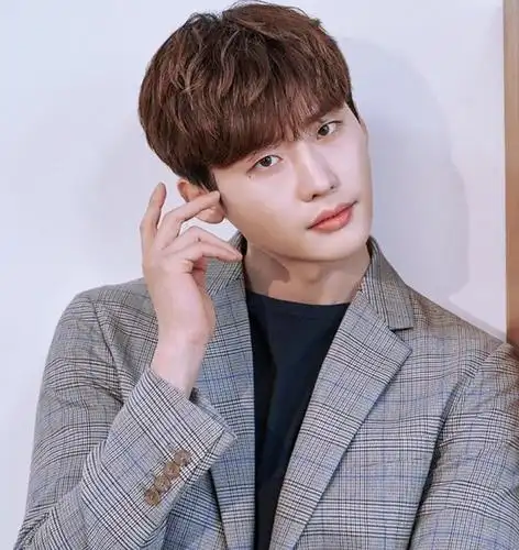 李钟硕退伍归来,ins更新长发西装照,日系美男氛围绝了!_发型