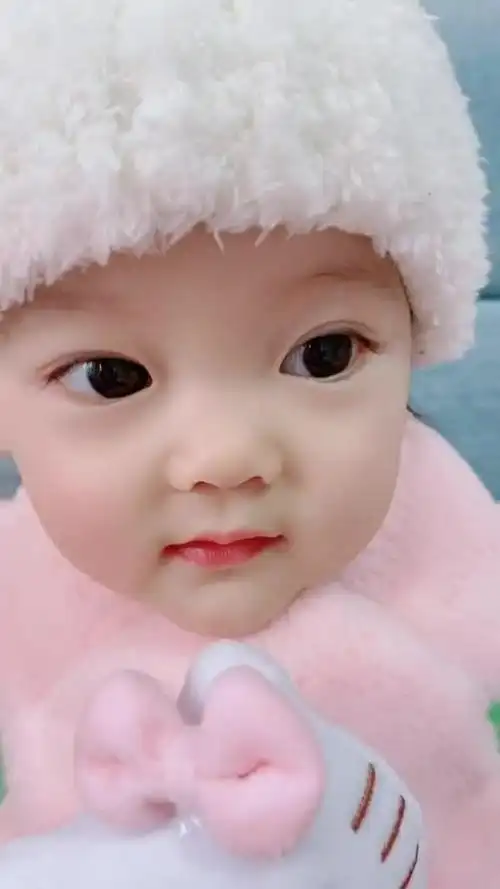 宝宝呆萌的样子真是太可爱了,越看越喜欢!