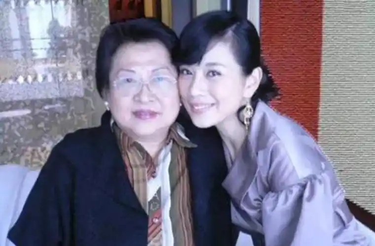 回顾tvb陈松伶我虽和郑伊健有绯闻但余生不会辜负小8岁的张铎