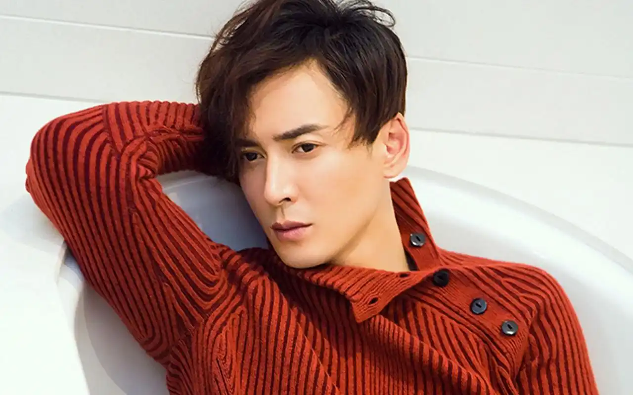 韩栋魅力十足冬日写真图片桌面壁纸