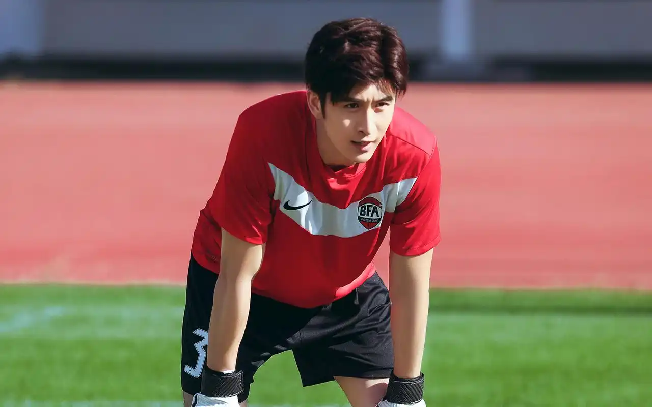 张云龙帅气写真图片桌面壁纸