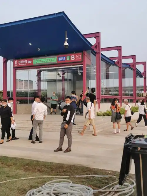 万顷沙地铁站开通啦