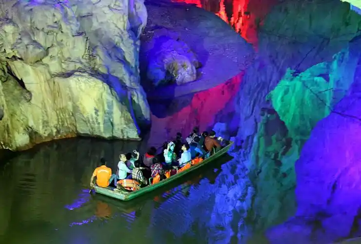 其它 阳春凌霄岩 写美篇           凌霄岩风景名胜区位于阳春县城