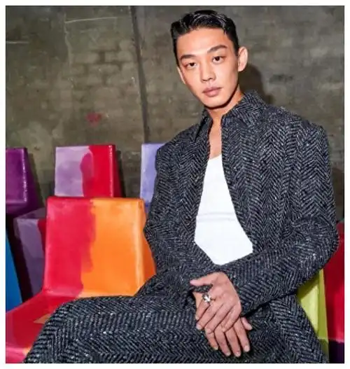 近期,韩国影帝刘亚仁再次成为媒体和公众关注的焦点,但这一次并非因为