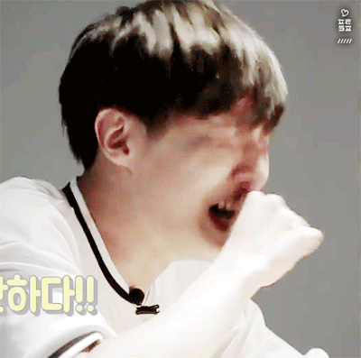 晕倒演技↓ (图/郑号锡的希望森林) 5ae839757a1173424d8b46f31