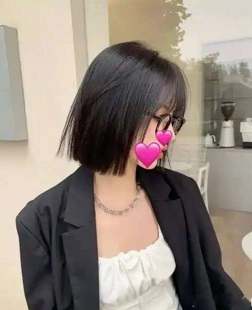 2021流行减龄齐脖短发呀