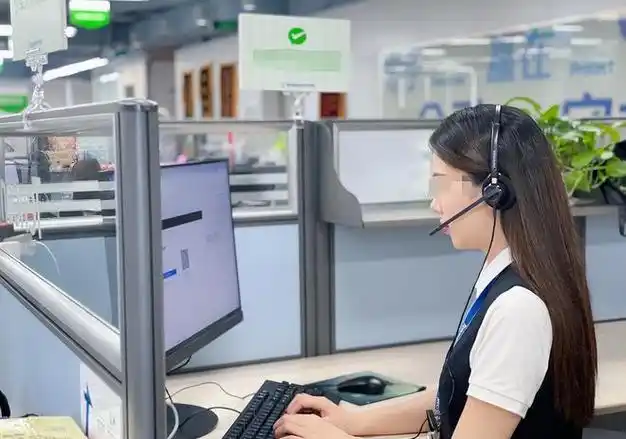 保证避免耽误自己的工作,江先生还是三番五次的给银行客服打电话询问