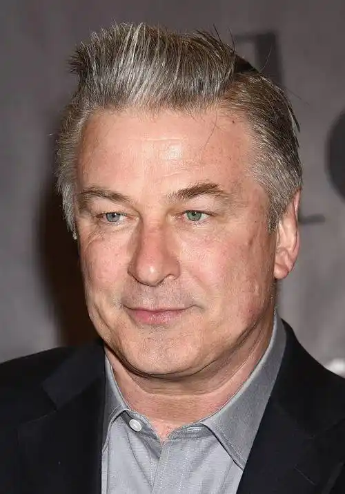 道具枪走火美国好莱坞知名男影星"误杀"摄像师 警方暂未提起诉讼