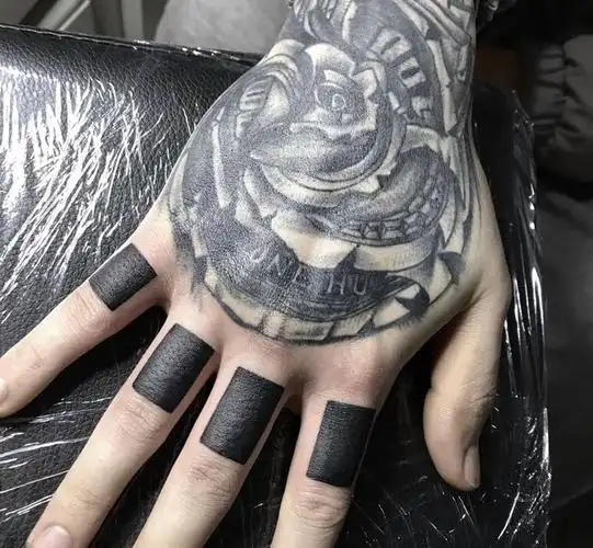 黑手指纹身图片_手指纹身图案