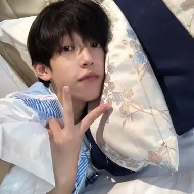 13岁男帅气阳光照片-男生头像 - 壁纸家