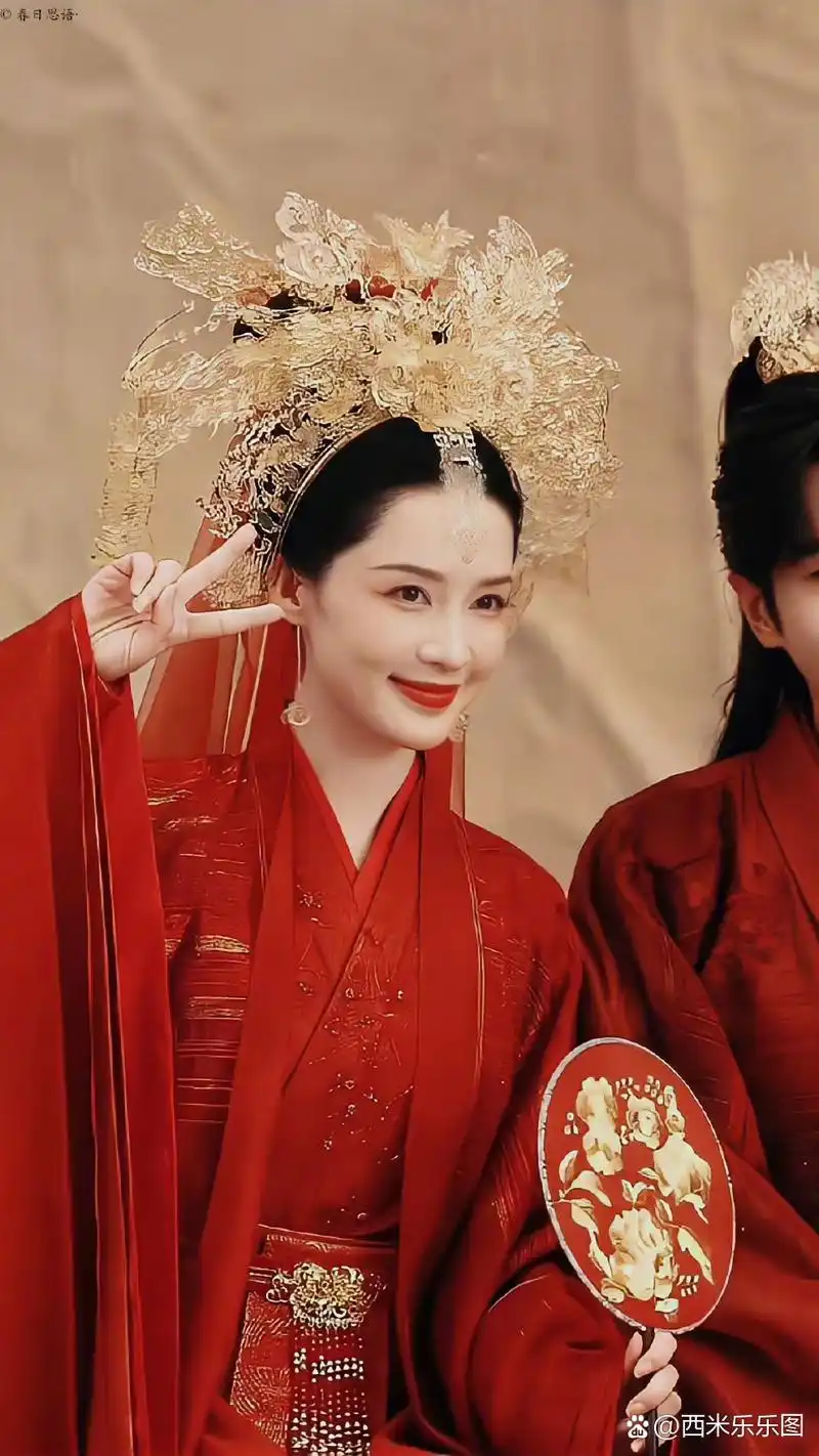 李沁的喜服照好漂亮,结婚还是得中式好看!#李沁