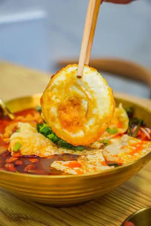 99秒单人煎蛋螺蛳粉套餐酸辣鲜香霸气带感配料怼满汤底都想嗦干净