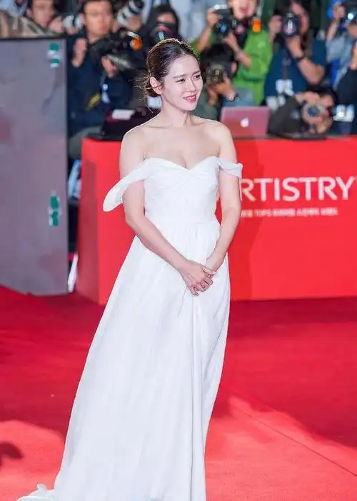 孙艺珍风情万种