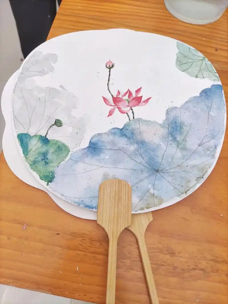 古风画扇子.阳光明媚 当然适合画画啦 #古风  #团扇手作  - 抖音