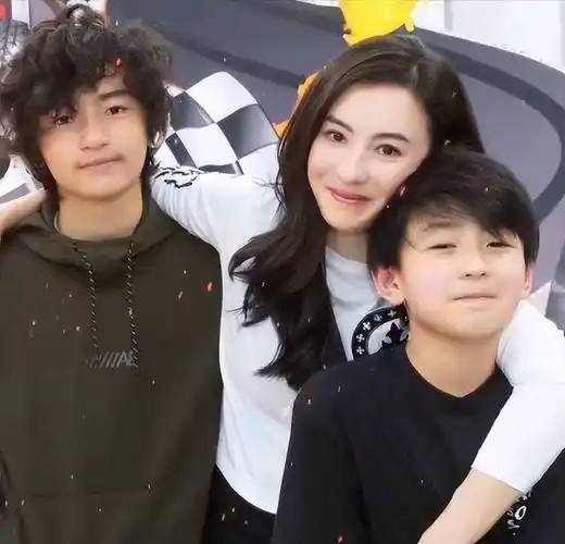 张柏芝三胎生父是谁谢霆锋孙东海纷纷被牵扯进舆论风波中