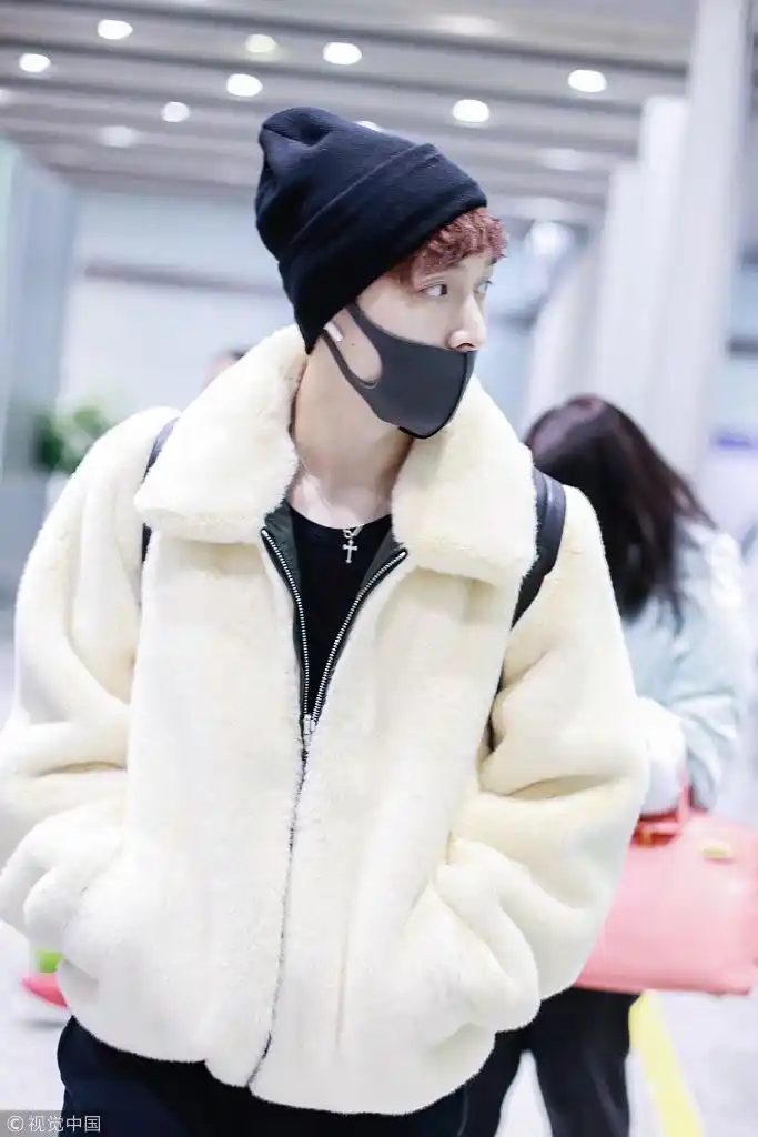 组图:绵羊本羊!张艺兴毛绒外套温暖阳光 邻家哥哥范撩动少女心_高清图