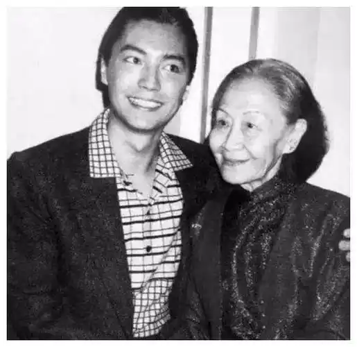 尊龙的无法模仿,从尘埃中走出的至尊美男子,独领风骚!_生活_内心_人生