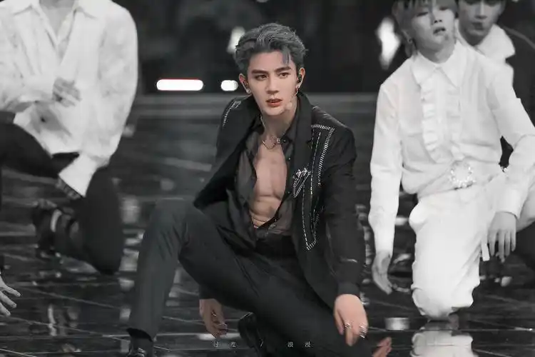 男明星就要露腹肌