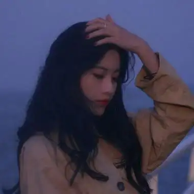 侧脸头像女生阳光悲伤