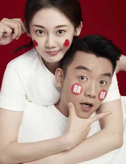 明星结婚证件照:唐艺昕开心,赵丽颖甜美,看到杨颖:你可是女神