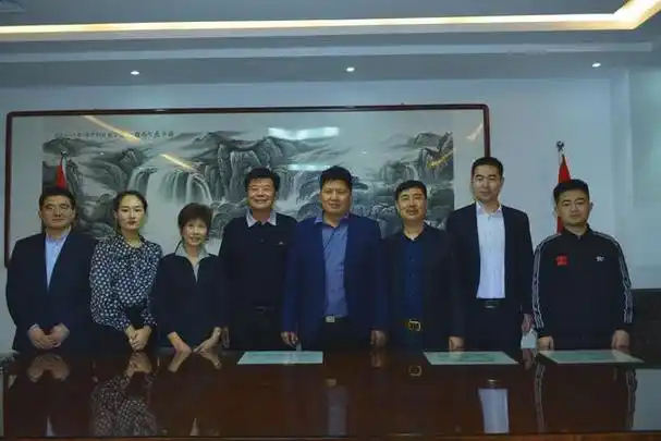 3月20日,在双方律师和陪同人员见证下,保定贺阳教育集团董事长周虎震