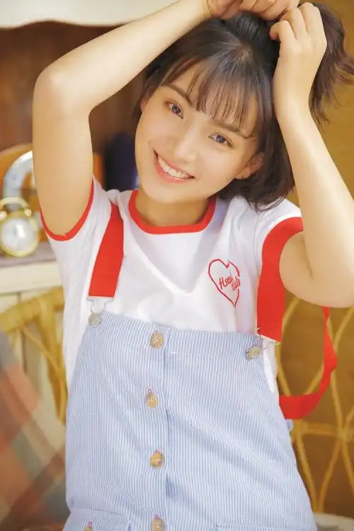 运动服美女俏皮卖萌可爱性感美女私房写真