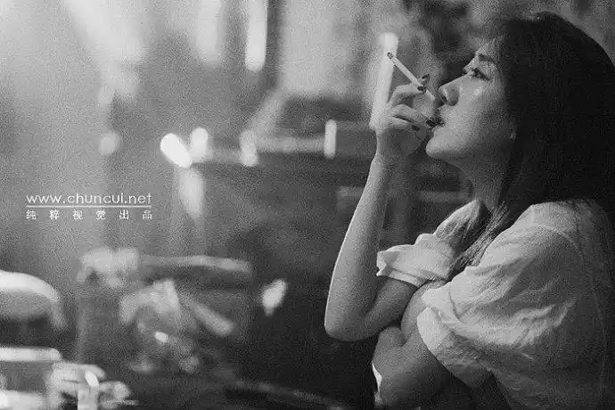 抽烟的女人(二)