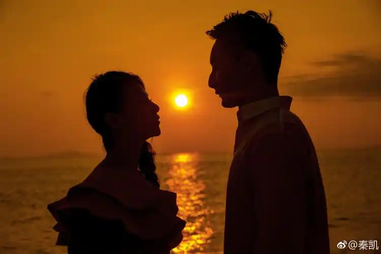 何姿秦凯好事将近 甜蜜写真唯美浪漫