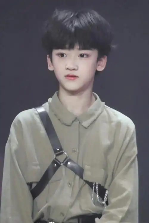 邓佳鑫个人资料(邓佳鑫个人资料简介图片)