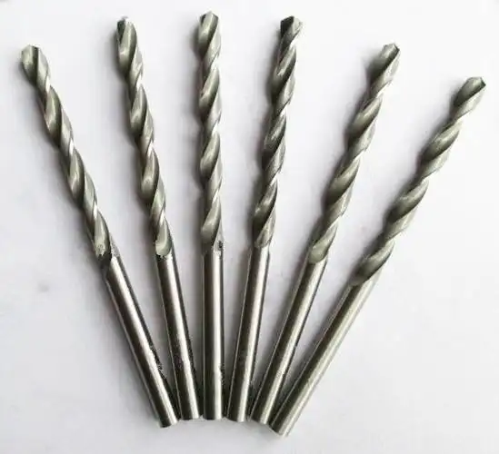 2,中心钻,这类钻头通常用于对中心孔施工,需搭配高速钻头使用,常见的