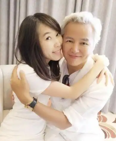 张庭老公与一女子搂抱亲密友却说林瑞阳怎么美颜后像太(林瑞阳出轨)
