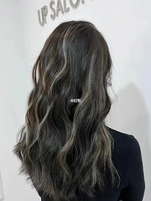 挑染77深灰 #漳州染发 #发型师 #欧美挑染 适合年轻女孩子来挑战哦