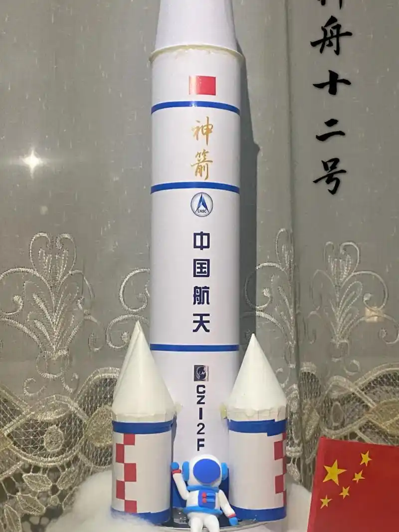 幼儿园手工制作——航天模型 小朋友幼儿园需要的废旧材料手工制作,在