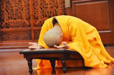 崇明寺隆重举行剃度出家仪式