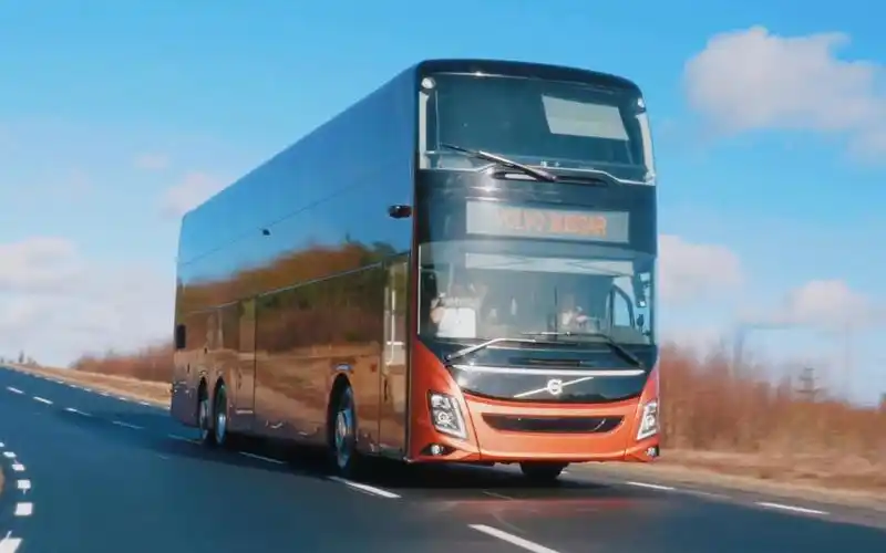 [中英双语字幕]全球首发 在瑞典试驾全新沃尔沃9700 dd双层巴士