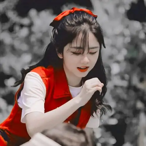 谭松韵 要和我一起吹泡泡么 爱豆女头像 谭松韵 赞 评论 收藏 更多