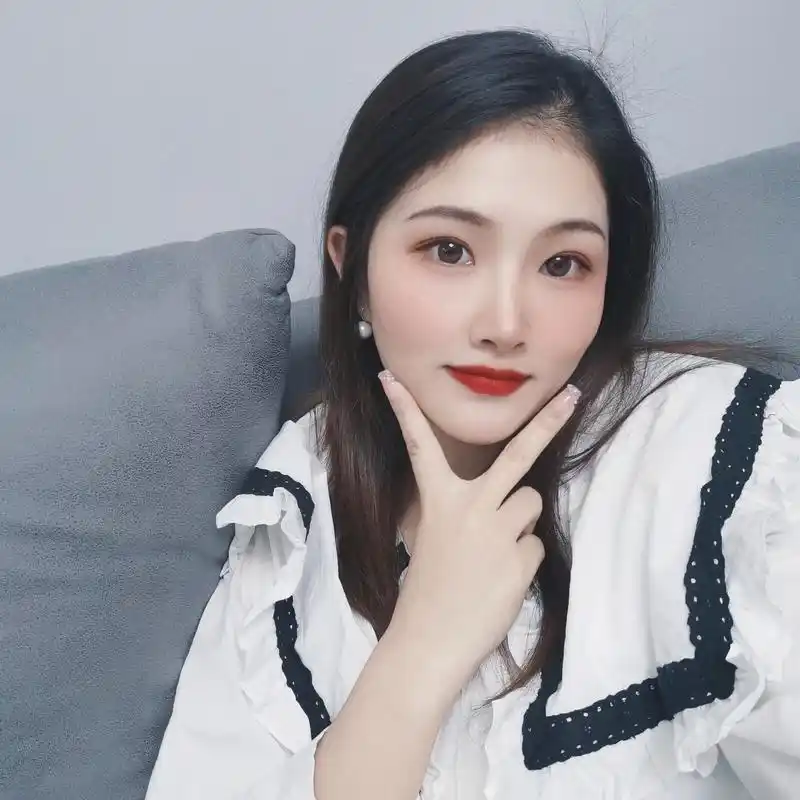 闪耀女生居家自拍