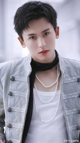 张哲瀚,被发型封印的高颜值男神!