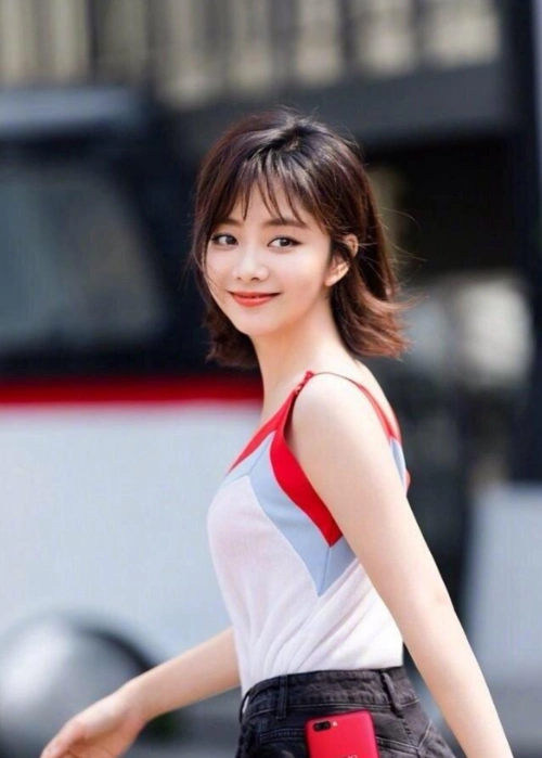 谭松韵上学时没人追看到她17岁的旧照后网友换我也不敢追