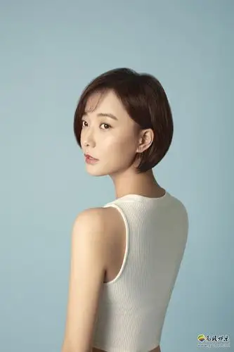 王珞丹和姐姐王楚函登上瑜伽中文版8月刊封面好身材一览无余