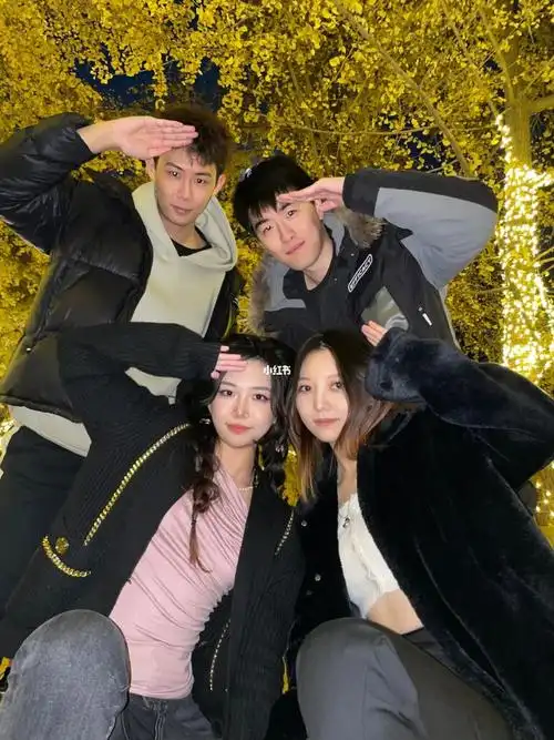 四人合照怎么拍拍照姿势不重样