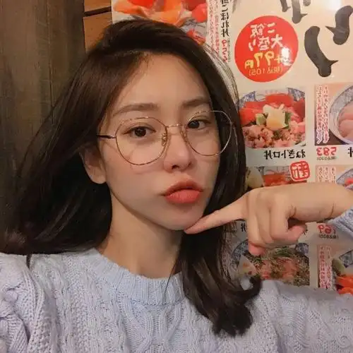 念七眼镜控斯文女生头像