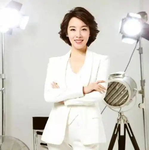 凌晨五点钟再次迎来了一个新主播,这次是刘妙然,她是河北卫视《河北