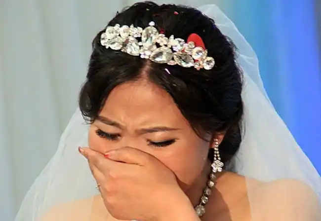 婚礼前一天男朋友突然提出分手,愤怒的找到他之后,我感动到哭