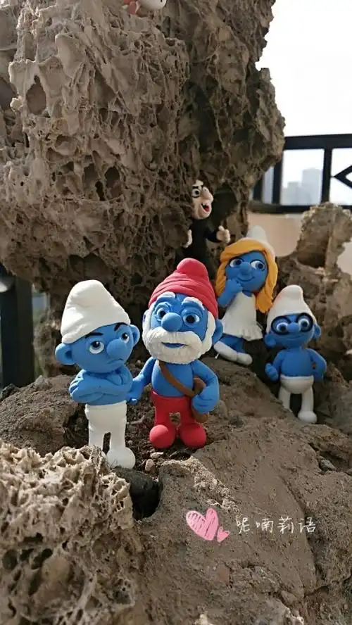 蓝精灵和格格巫2