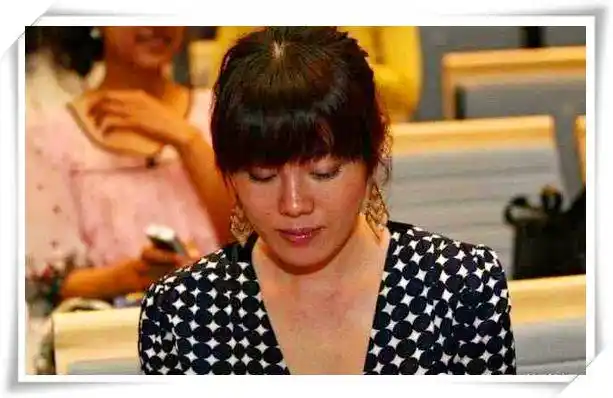 是汤唯;第二段感情生活就是现在的妻子了,名叫王瑾