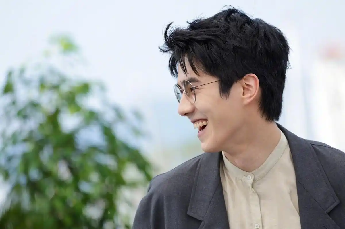 刘昊然《燃冬》剧组#戛纳电影节#photocall,阳光帅气的刘昊然