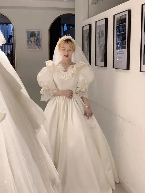 穿婚纱是梦想 结婚不是 9669♀15在我的19岁 我完成了我的小